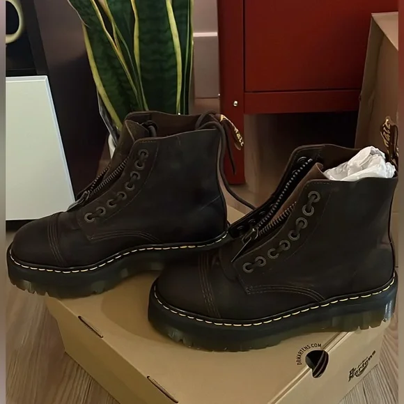 Dr. Martens - Sinclair Crazy Horse Leather Platform Boots - Picture 2 of 4